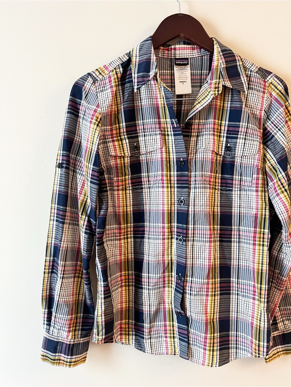 Patagonia Plaid Overcast Button Down Shirt Size 6 Blue Pink Hiking Camping - Picture 2 of 6